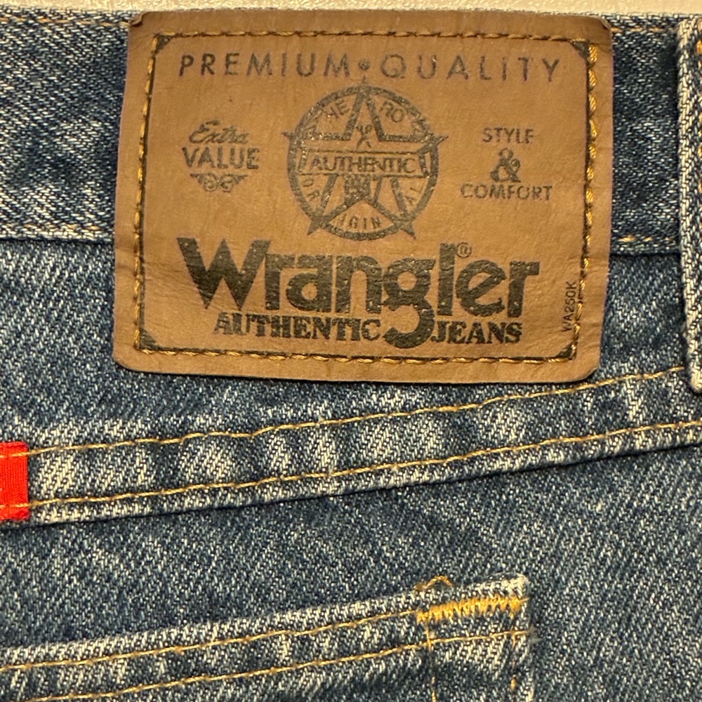 Wrangler Hero Jeans Mens 46x30  Regular Fit Premium Quality - Picture 5 of 16